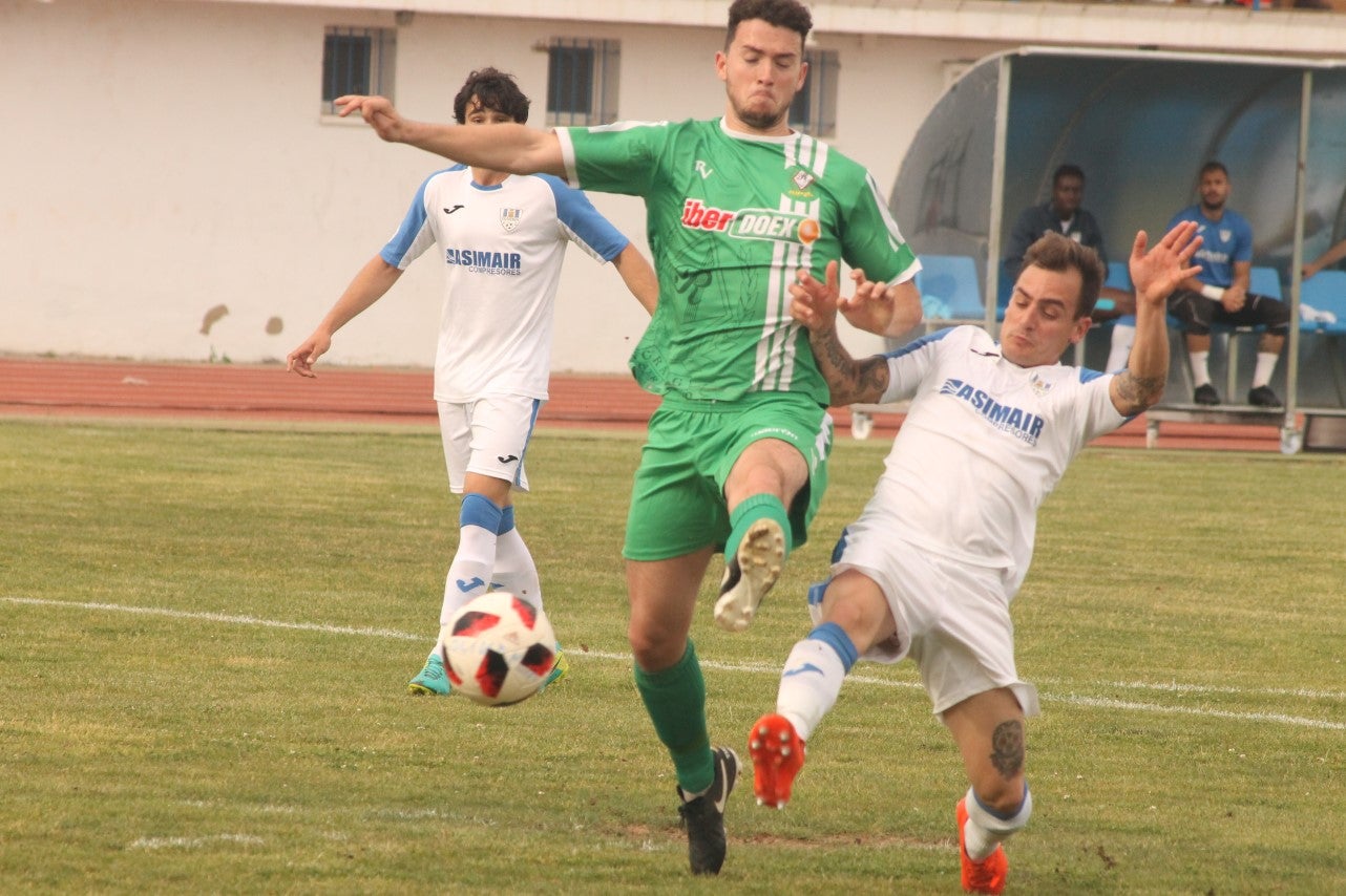 Algunas imágenes del último encuentro de liga de Tercera División disputado en la Ciudad Deportiva de Olivenza y que acabó 3-1 (19-05-2019)