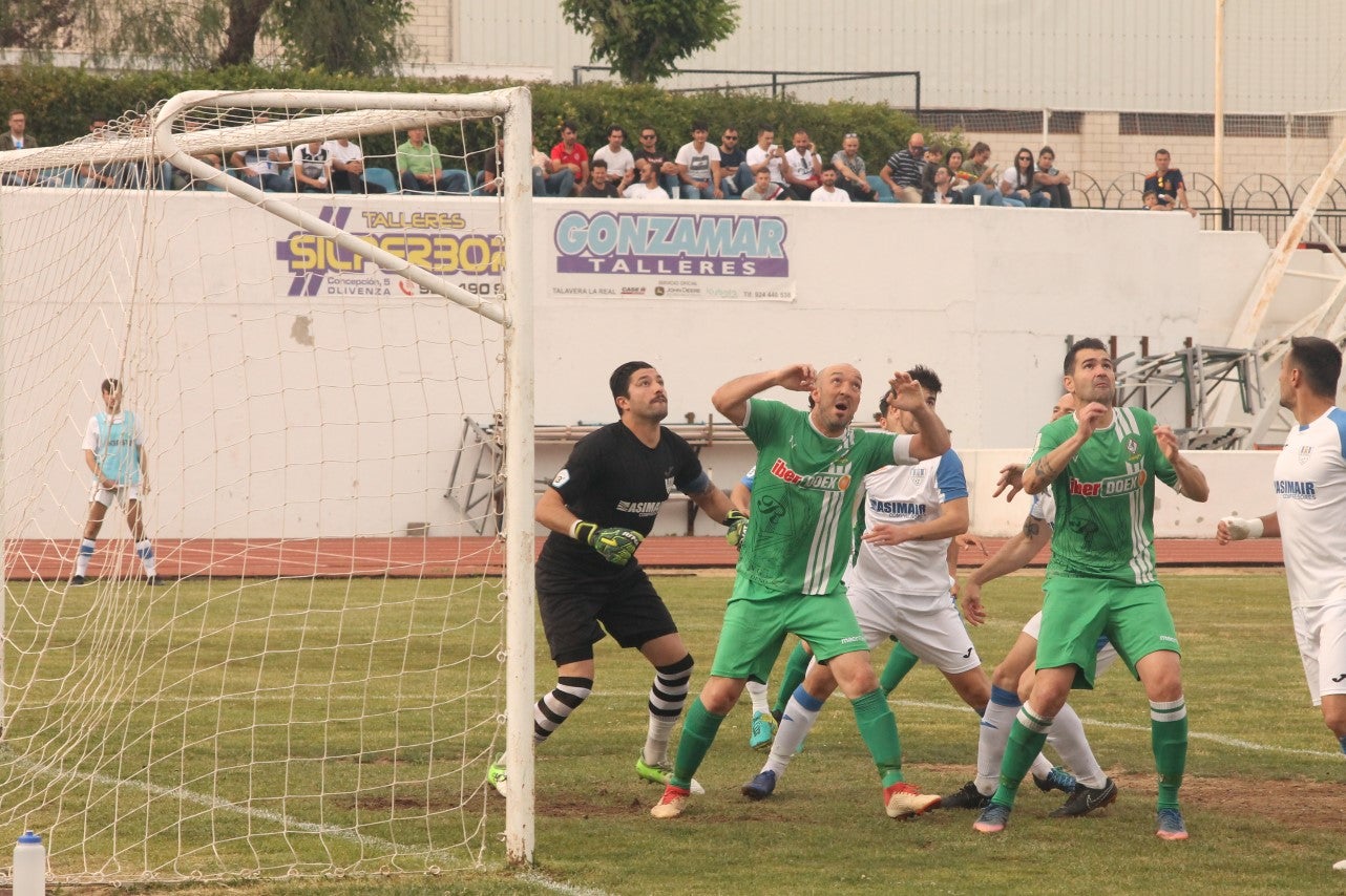 Algunas imágenes del último encuentro de liga de Tercera División disputado en la Ciudad Deportiva de Olivenza y que acabó 3-1 (19-05-2019)