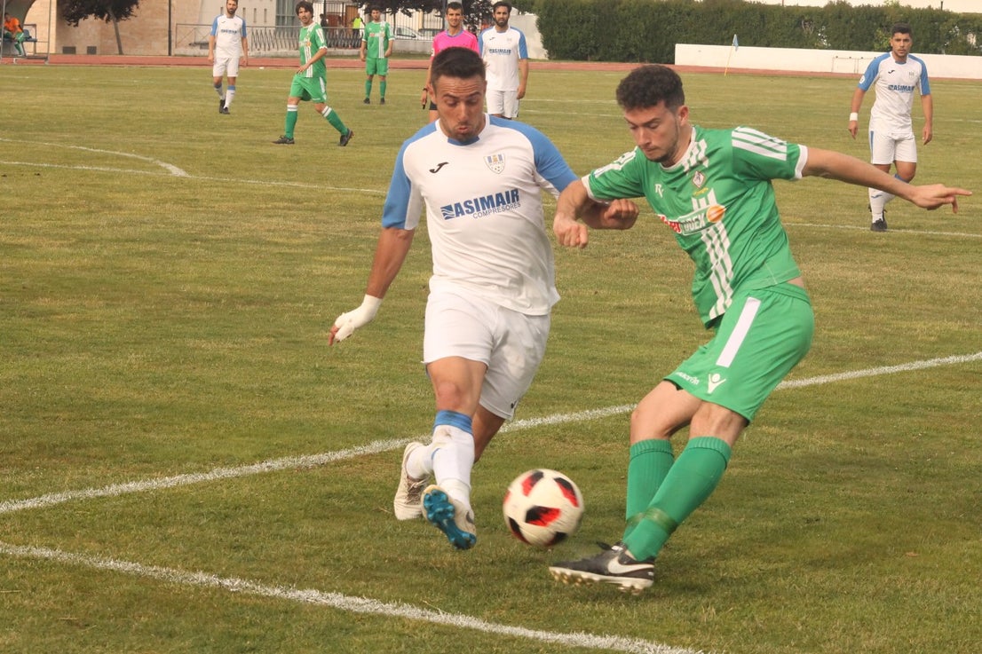 Algunas imágenes del último encuentro de liga de Tercera División disputado en la Ciudad Deportiva de Olivenza y que acabó 3-1 (19-05-2019)