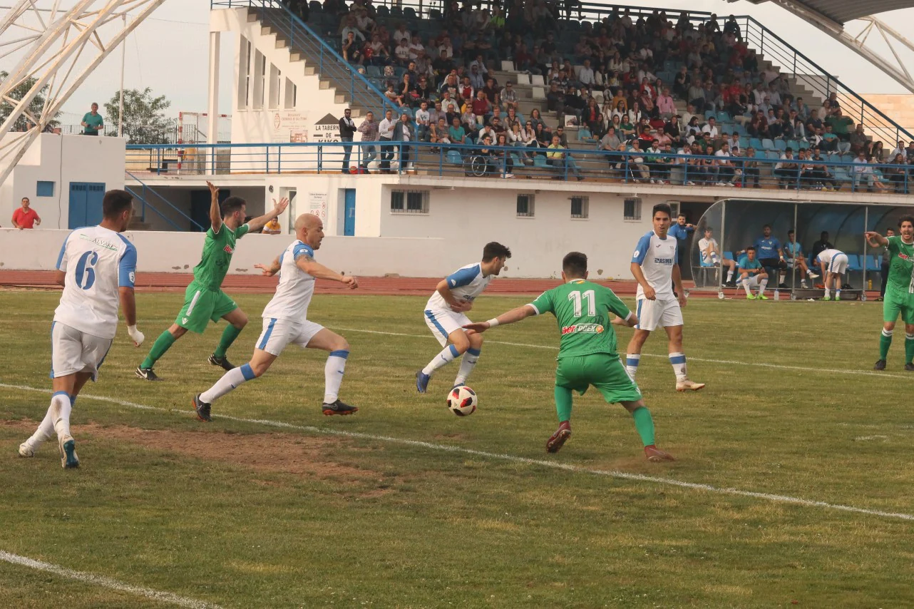 Algunas imágenes del último encuentro de liga de Tercera División disputado en la Ciudad Deportiva de Olivenza y que acabó 3-1 (19-05-2019)