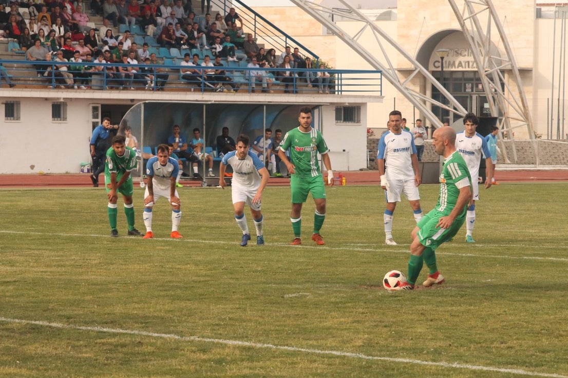 Algunas imágenes del último encuentro de liga de Tercera División disputado en la Ciudad Deportiva de Olivenza y que acabó 3-1 (19-05-2019)