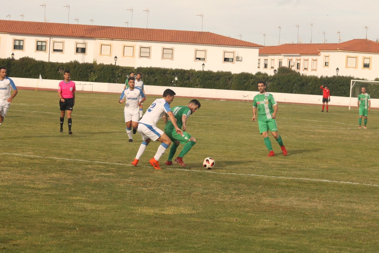 Algunas imágenes del último encuentro de liga de Tercera División disputado en la Ciudad Deportiva de Olivenza y que acabó 3-1 (19-05-2019)