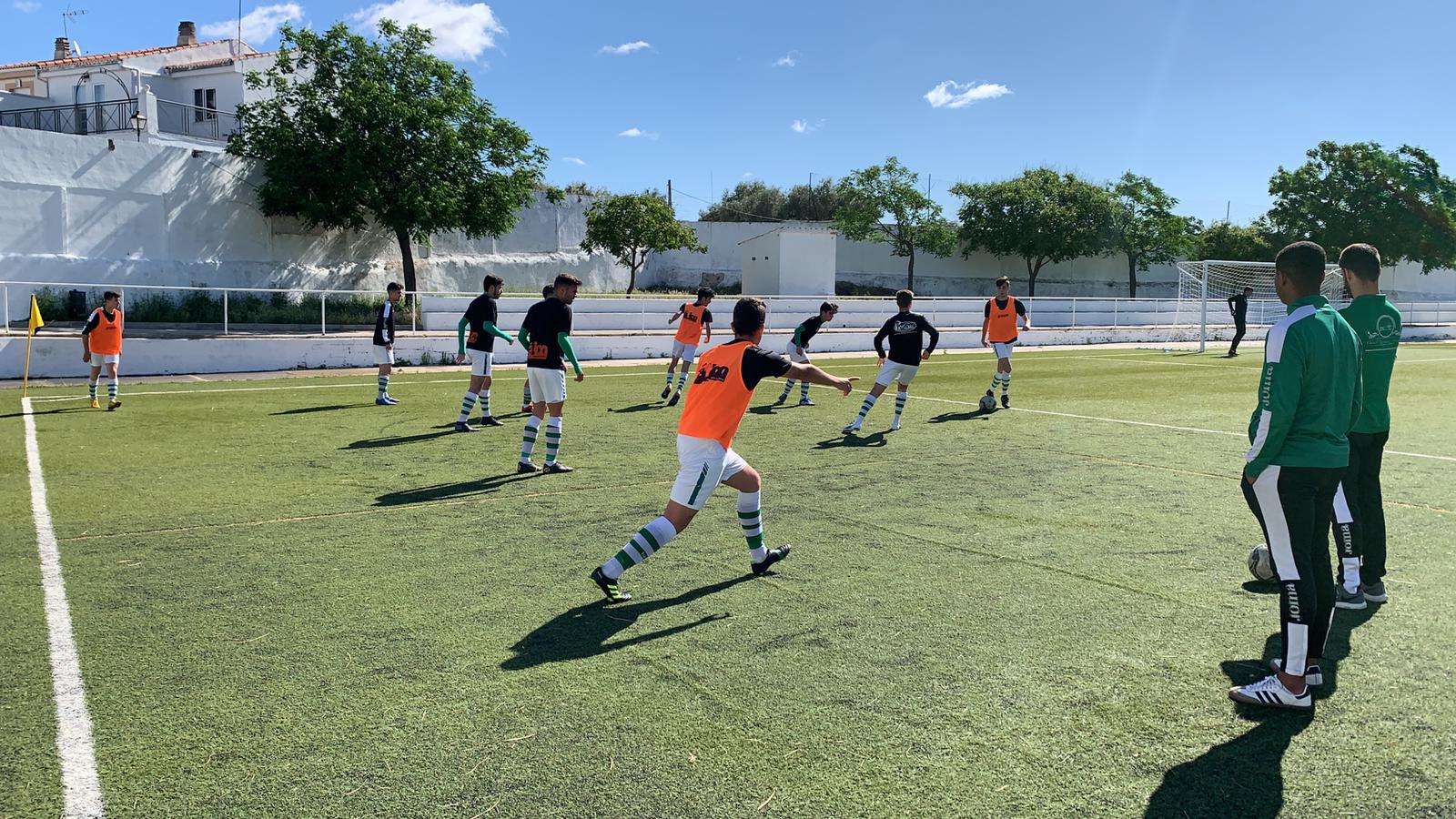Algunas imágenes del encuentro de ida de la eliminatoria de ascenso a Primera División Extremeña Juvenil, disputado en el Campo Vicente del Bosque de Malpartida de Cáceres y que acabó 1-2 (18-05-2019)