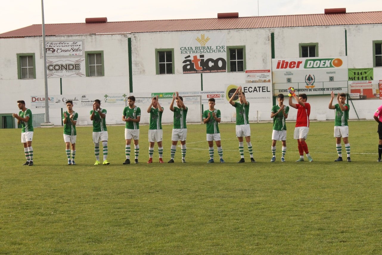 Algunas imágenes del encuentro de vuelta de la eliminatoria en la fase de ascenso a Primera División Juvenil Extremeña disputado en el Municipal de San Roque y que finalizó con 4-3 en el marcador y el ascenso de los valverdeños (24-05-2019)