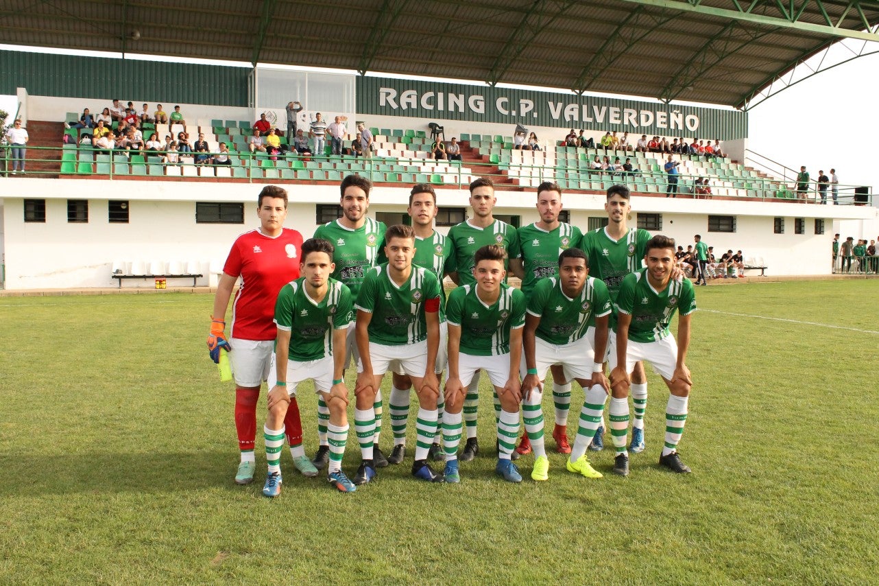 Algunas imágenes del encuentro de vuelta de la eliminatoria en la fase de ascenso a Primera División Juvenil Extremeña disputado en el Municipal de San Roque y que finalizó con 4-3 en el marcador y el ascenso de los valverdeños (24-05-2019)