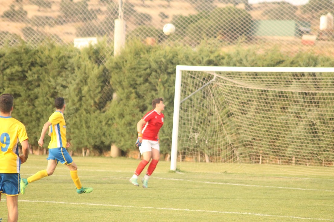 Imágenes del encuentro de vuelta de la eliminatoria de ascenso a Primera División Juvenil Extremeña que se disputó en el Municipal de San Roque y que terminó 4-3, certificándose el ascenso valverdeño (24-05-2019)