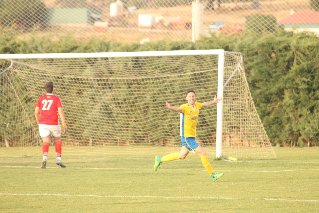 Imágenes del encuentro de vuelta de la eliminatoria de ascenso a Primera División Juvenil Extremeña que se disputó en el Municipal de San Roque y que terminó 4-3, certificándose el ascenso valverdeño (24-05-2019)