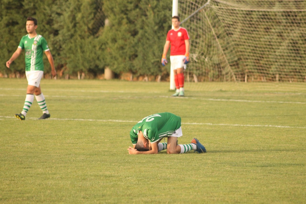 Imágenes del encuentro de vuelta de la eliminatoria de ascenso a Primera División Juvenil Extremeña que se disputó en el Municipal de San Roque y que terminó 4-3, certificándose el ascenso valverdeño (24-05-2019)