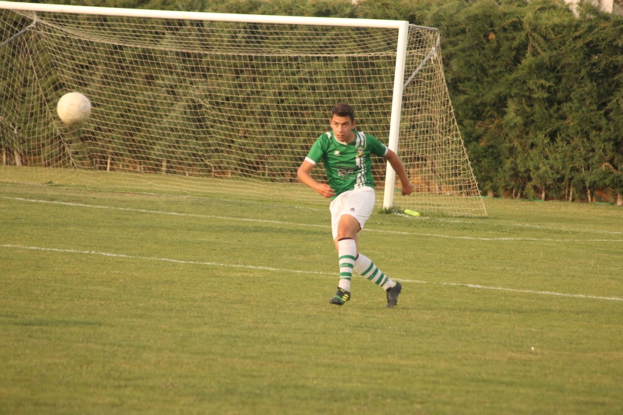 Imágenes del encuentro de vuelta de la eliminatoria de ascenso a Primera División Juvenil Extremeña que se disputó en el Municipal de San Roque y que terminó 4-3, certificándose el ascenso valverdeño (24-05-2019)