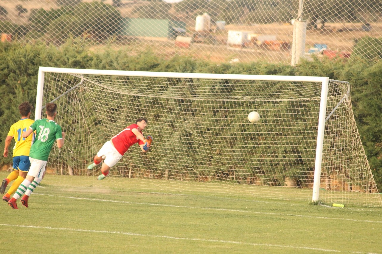 Imágenes del encuentro de vuelta de la eliminatoria de ascenso a Primera División Juvenil Extremeña que se disputó en el Municipal de San Roque y que terminó 4-3, certificándose el ascenso valverdeño (24-05-2019)