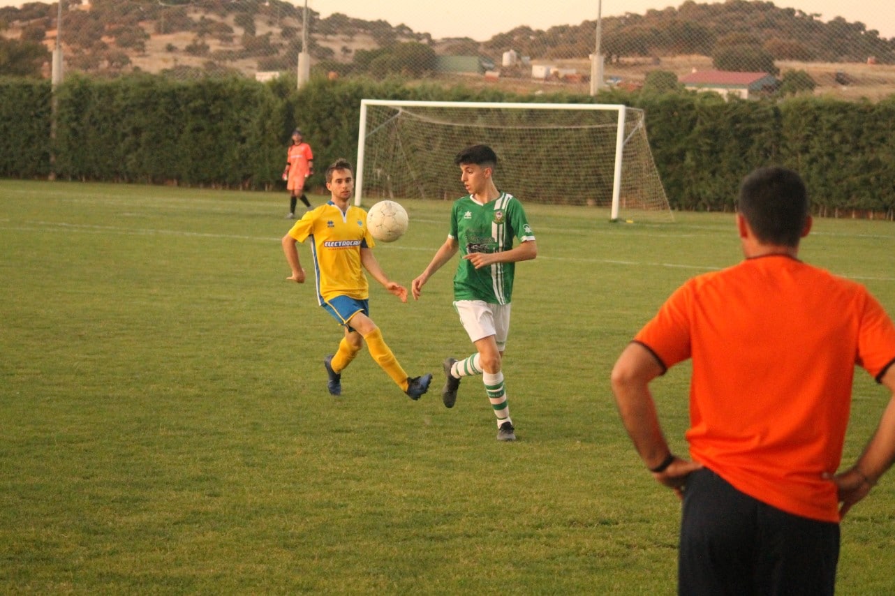 Imágenes del encuentro de vuelta de la eliminatoria de ascenso a Primera División Juvenil Extremeña que se disputó en el Municipal de San Roque y que terminó 4-3, certificándose el ascenso valverdeño (24-05-2019)