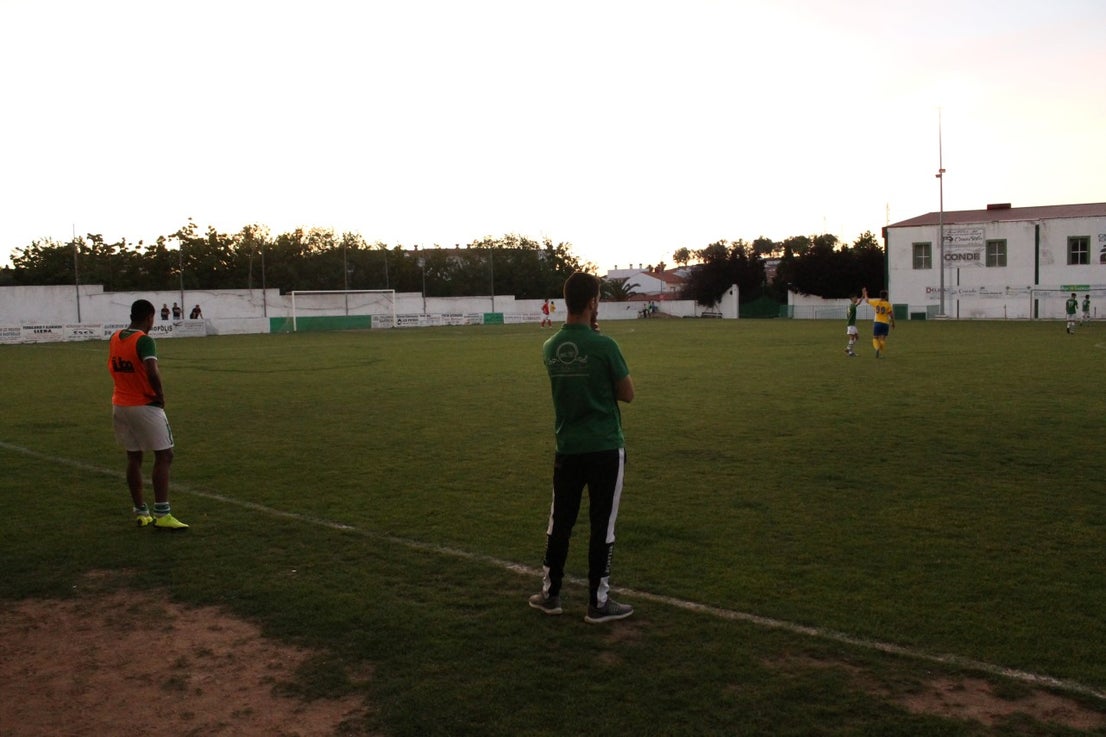 Imágenes del encuentro de vuelta de la eliminatoria de ascenso a Primera División Juvenil Extremeña que se disputó en el Municipal de San Roque y que terminó 4-3, certificándose el ascenso valverdeño (24-05-2019)