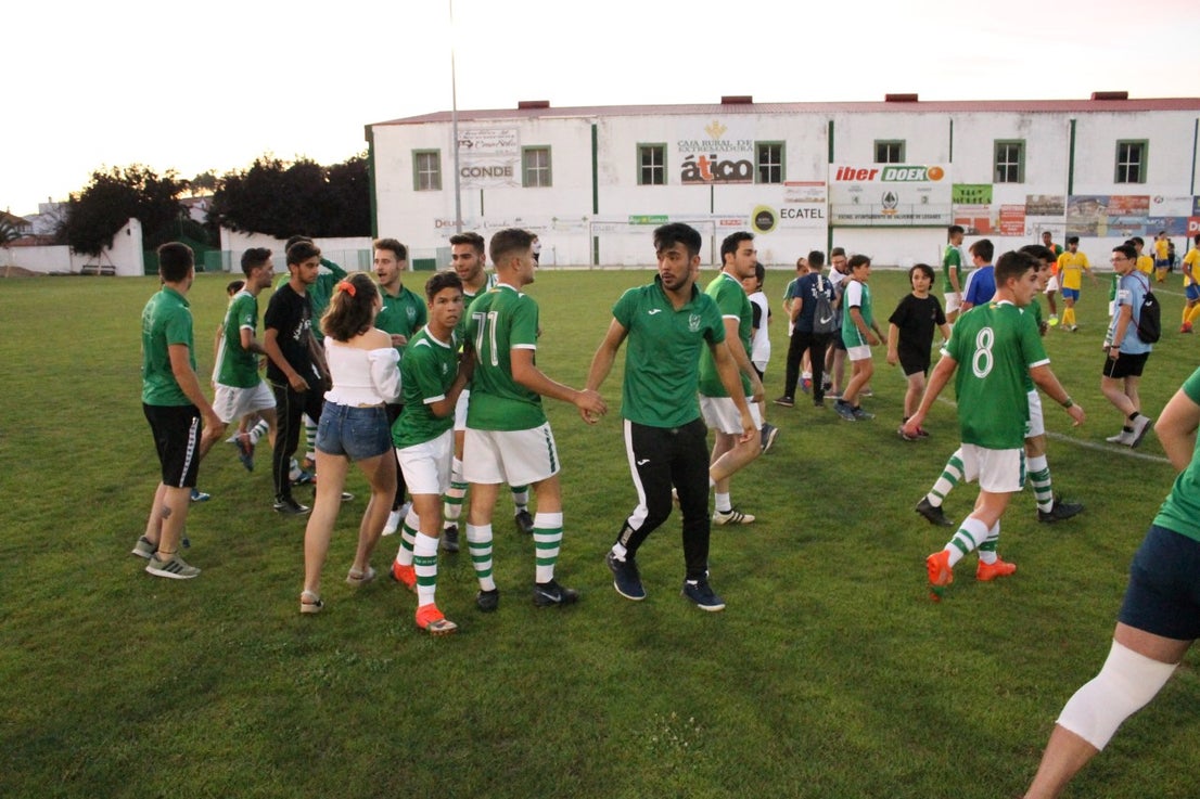 Imágenes del encuentro de vuelta de la eliminatoria de ascenso a Primera División Juvenil Extremeña que se disputó en el Municipal de San Roque y que terminó 4-3, certificándose el ascenso valverdeño (24-05-2019)