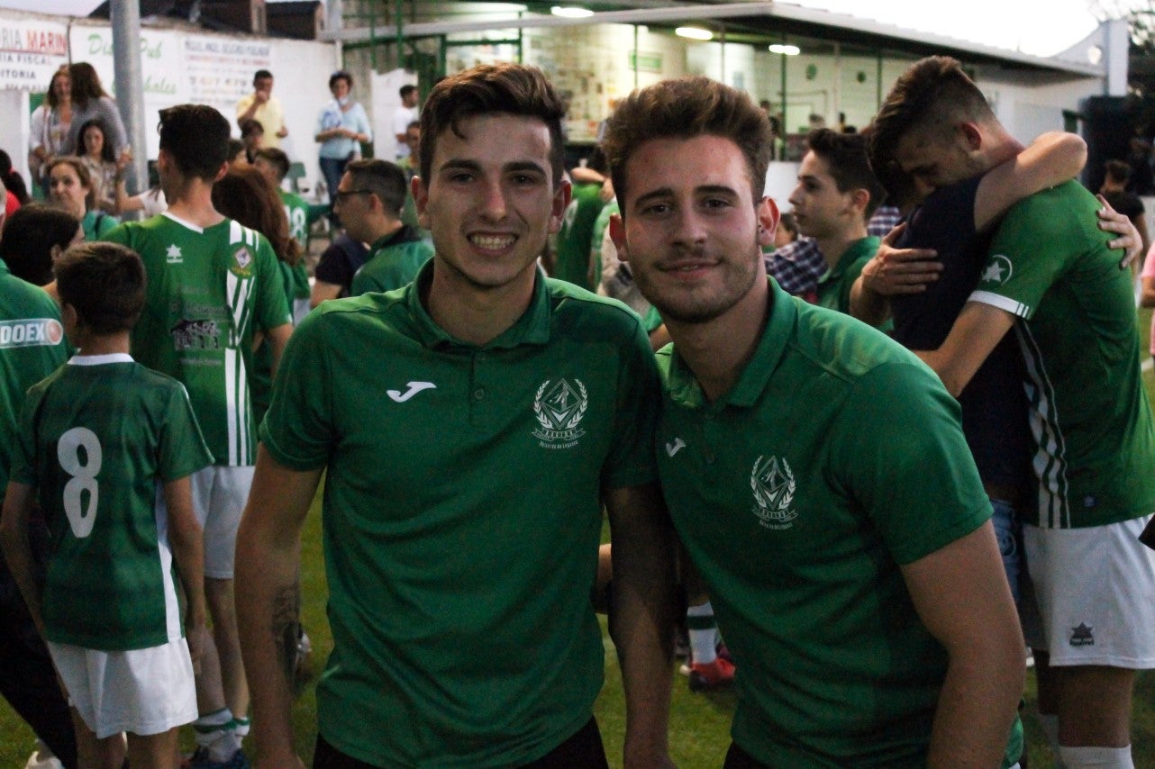 Imágenes del encuentro de vuelta de la eliminatoria de ascenso a Primera División Juvenil Extremeña que se disputó en el Municipal de San Roque y que terminó 4-3, certificándose el ascenso valverdeño (24-05-2019)