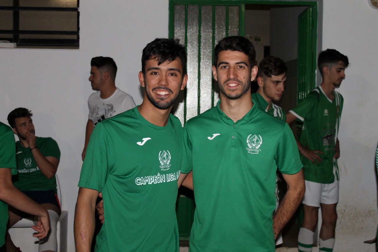 Imágenes del encuentro de vuelta de la eliminatoria de ascenso a Primera División Juvenil Extremeña que se disputó en el Municipal de San Roque y que terminó 4-3, certificándose el ascenso valverdeño (24-05-2019)