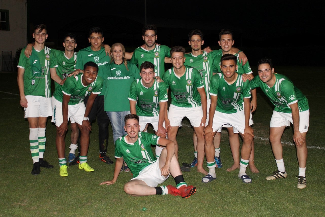 Imágenes del encuentro de vuelta de la eliminatoria de ascenso a Primera División Juvenil Extremeña que se disputó en el Municipal de San Roque y que terminó 4-3, certificándose el ascenso valverdeño (24-05-2019)
