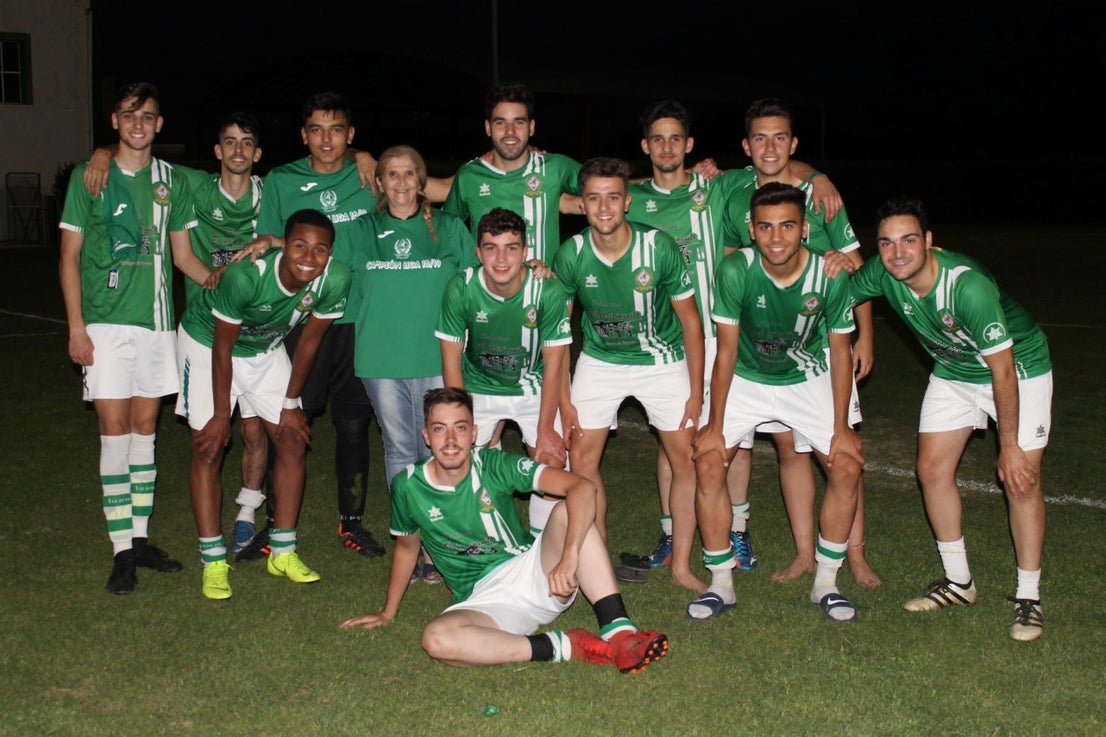 Imágenes del encuentro de vuelta de la eliminatoria de ascenso a Primera División Juvenil Extremeña que se disputó en el Municipal de San Roque y que terminó 4-3, certificándose el ascenso valverdeño (24-05-2019)