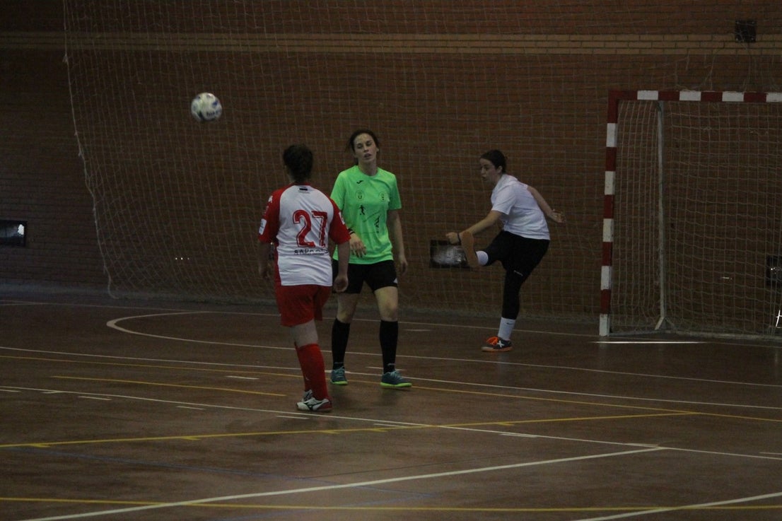 Algunas imágenes del encuentro femenino que enfrentó al equipo de Valverde y Almendral con el Santa Teresa en el pabellón polideportivo (28-05-2019)