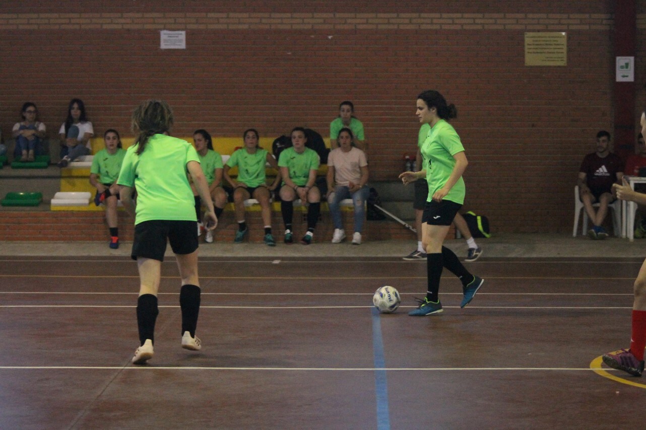 Algunas imágenes del encuentro femenino que enfrentó al equipo de Valverde y Almendral con el Santa Teresa en el pabellón polideportivo (28-05-2019)