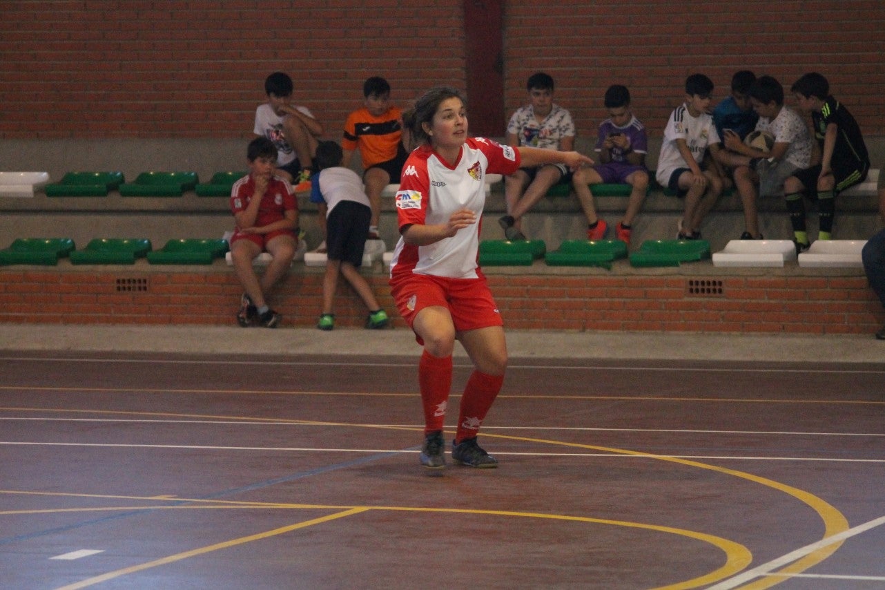 Algunas imágenes del encuentro femenino que enfrentó al equipo de Valverde y Almendral con el Santa Teresa en el pabellón polideportivo (28-05-2019)