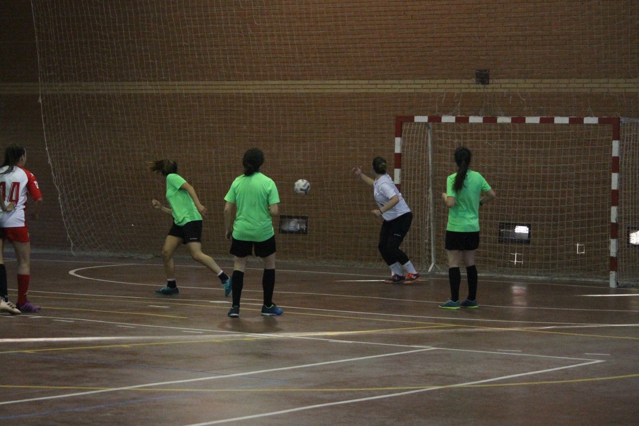Algunas imágenes del encuentro femenino que enfrentó al equipo de Valverde y Almendral con el Santa Teresa en el pabellón polideportivo (28-05-2019)