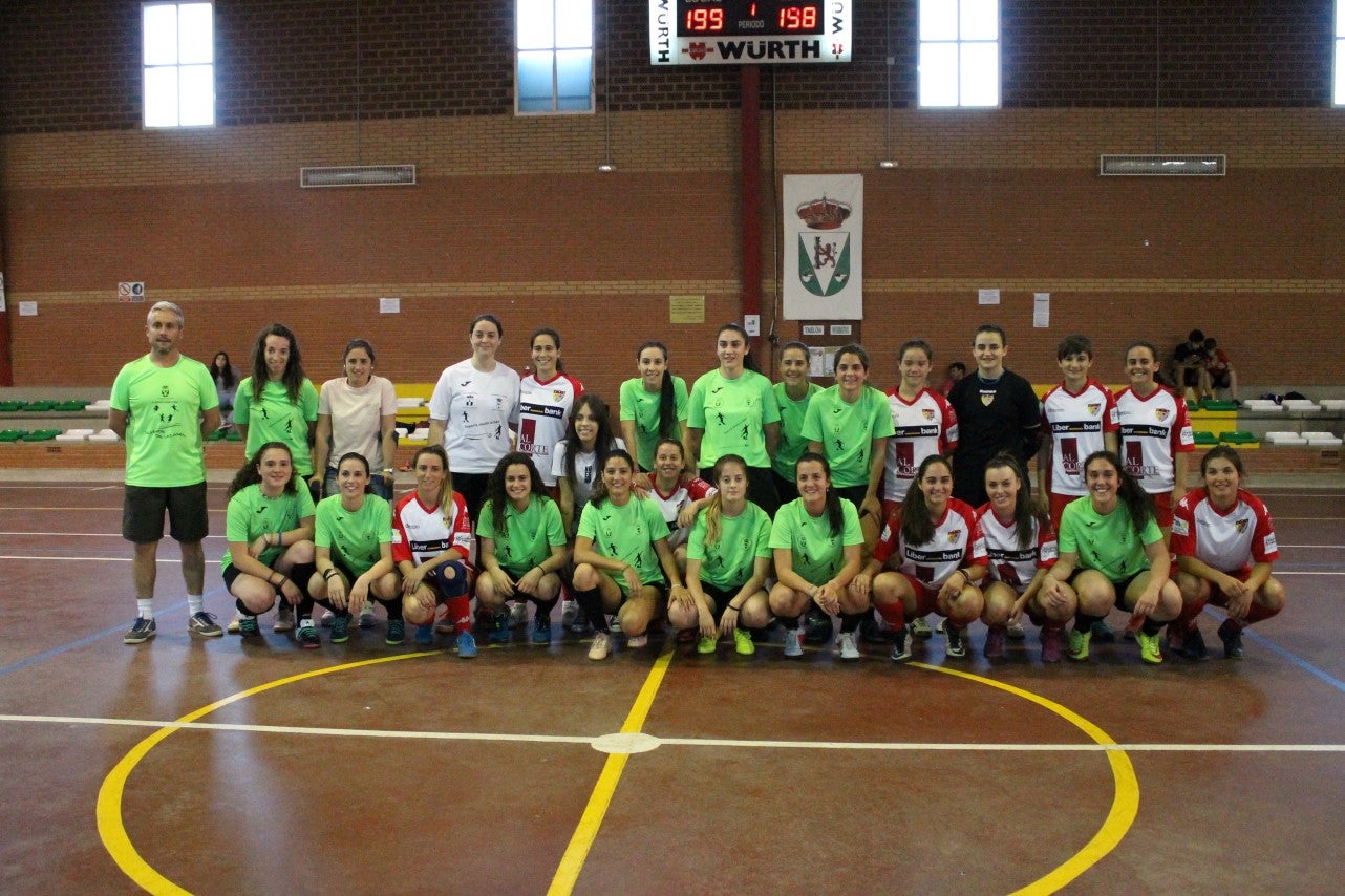 Algunas imágenes del encuentro femenino que enfrentó al equipo de Valverde y Almendral con el Santa Teresa en el pabellón polideportivo (28-05-2019)