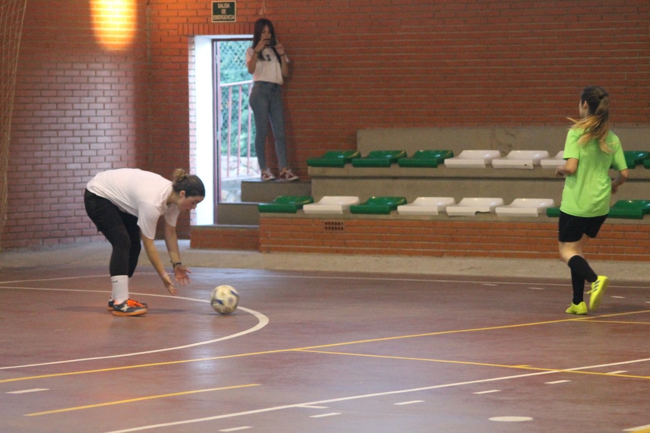 Algunas imágenes del encuentro femenino que enfrentó al equipo de Valverde y Almendral con el Santa Teresa en el pabellón polideportivo (28-05-2019)