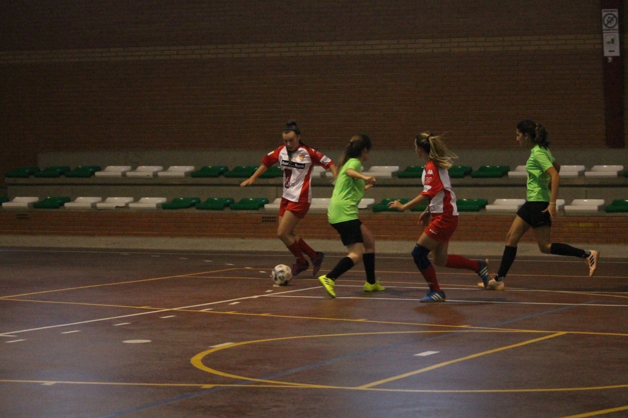 Algunas imágenes del encuentro femenino que enfrentó al equipo de Valverde y Almendral con el Santa Teresa en el pabellón polideportivo (28-05-2019)