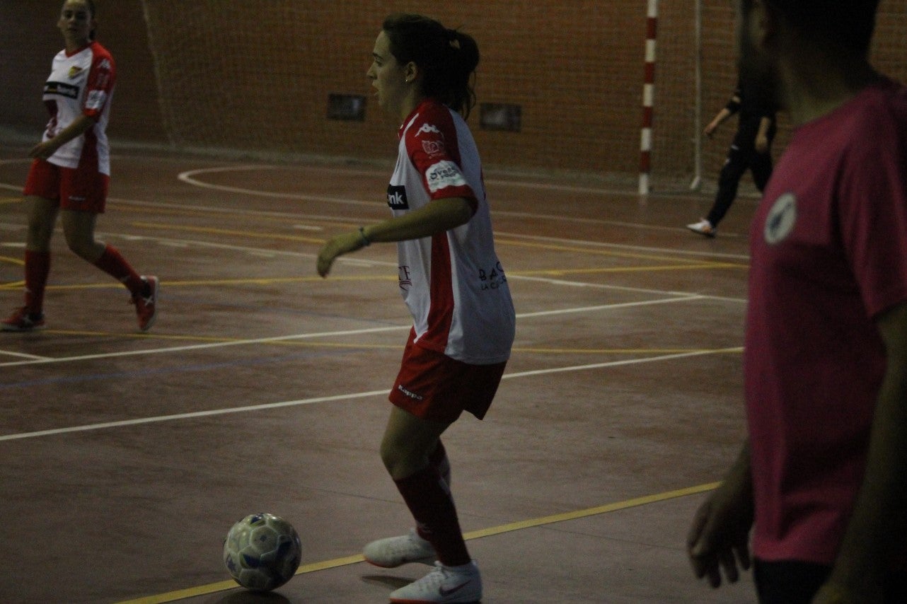 Algunas imágenes del encuentro femenino que enfrentó al equipo de Valverde y Almendral con el Santa Teresa en el pabellón polideportivo (28-05-2019)