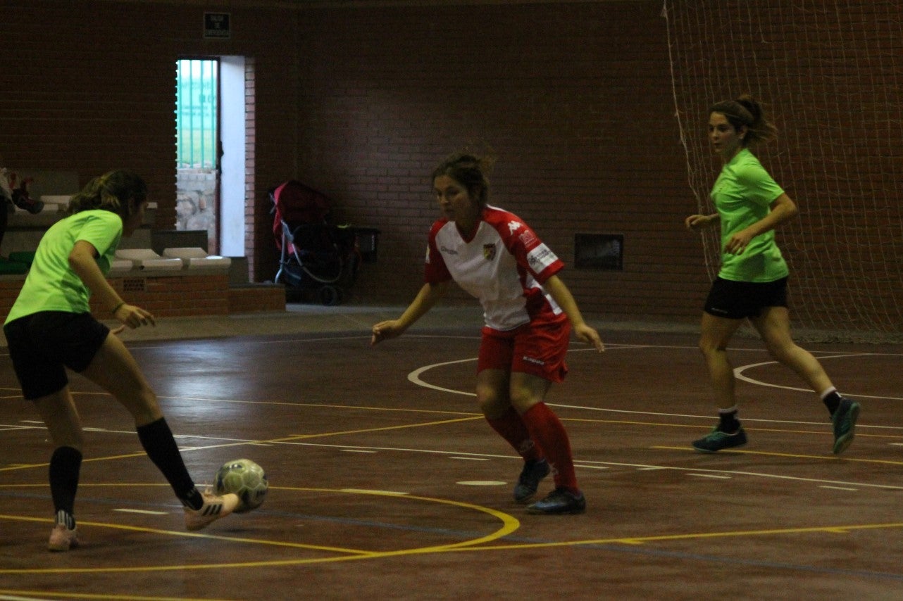 Algunas imágenes del encuentro femenino que enfrentó al equipo de Valverde y Almendral con el Santa Teresa en el pabellón polideportivo (28-05-2019)