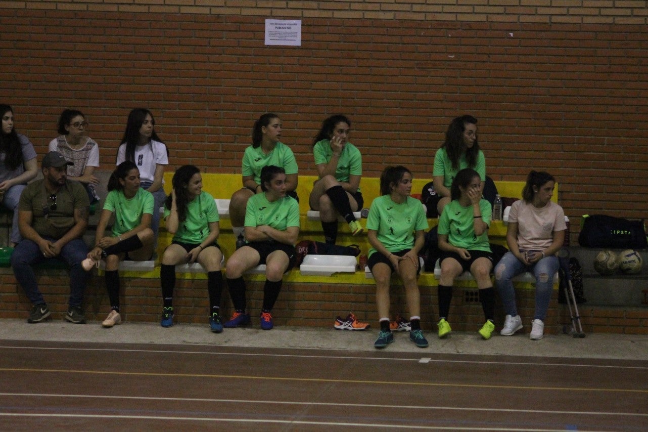 Algunas imágenes del encuentro femenino que enfrentó al equipo de Valverde y Almendral con el Santa Teresa en el pabellón polideportivo (28-05-2019)