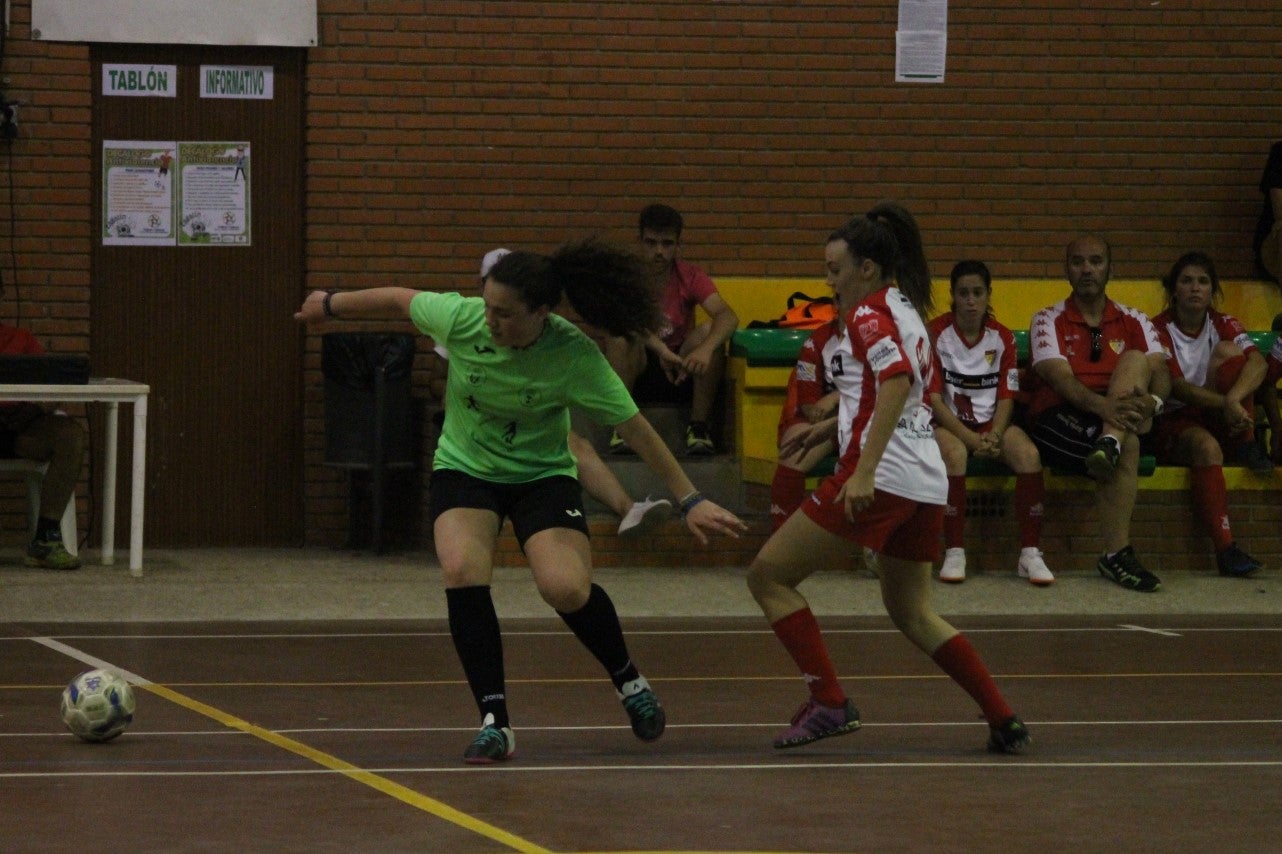 Algunas imágenes del encuentro femenino que enfrentó al equipo de Valverde y Almendral con el Santa Teresa en el pabellón polideportivo (28-05-2019)
