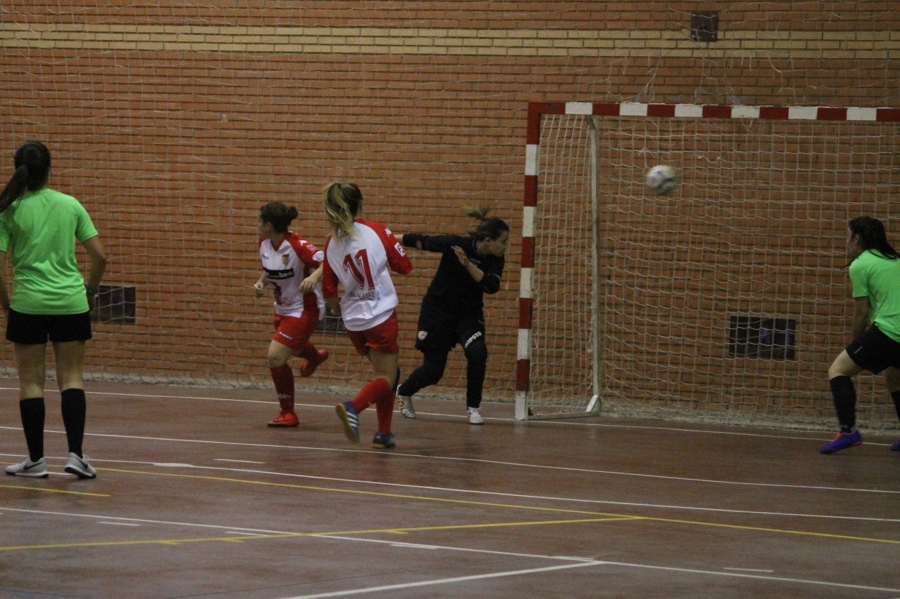Algunas imágenes del encuentro femenino que enfrentó al equipo de Valverde y Almendral con el Santa Teresa en el pabellón polideportivo (28-05-2019)