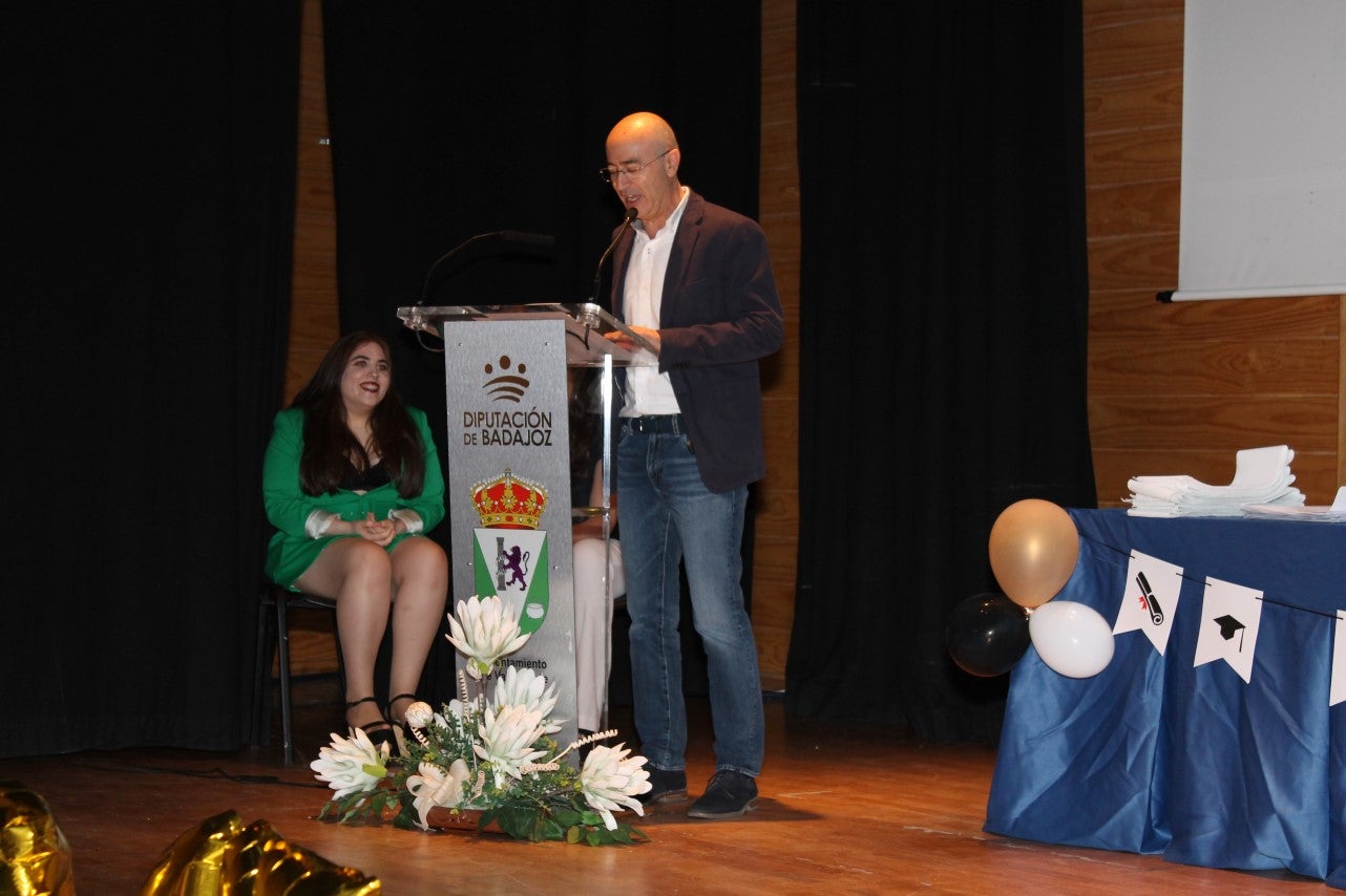 Algunas imágenes de la graduación del IES 'Campos de San Roque' celebrada en la Casa de la Cultura (07-06-2019)