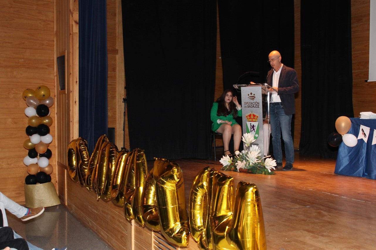 Algunas imágenes de la graduación del IES 'Campos de San Roque' celebrada en la Casa de la Cultura (07-06-2019)