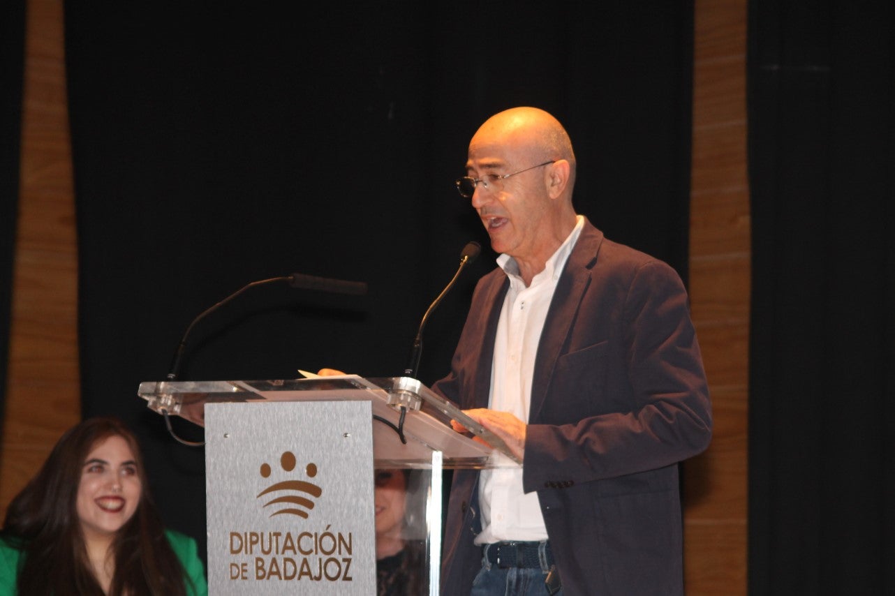 Algunas imágenes de la graduación del IES 'Campos de San Roque' celebrada en la Casa de la Cultura (07-06-2019)