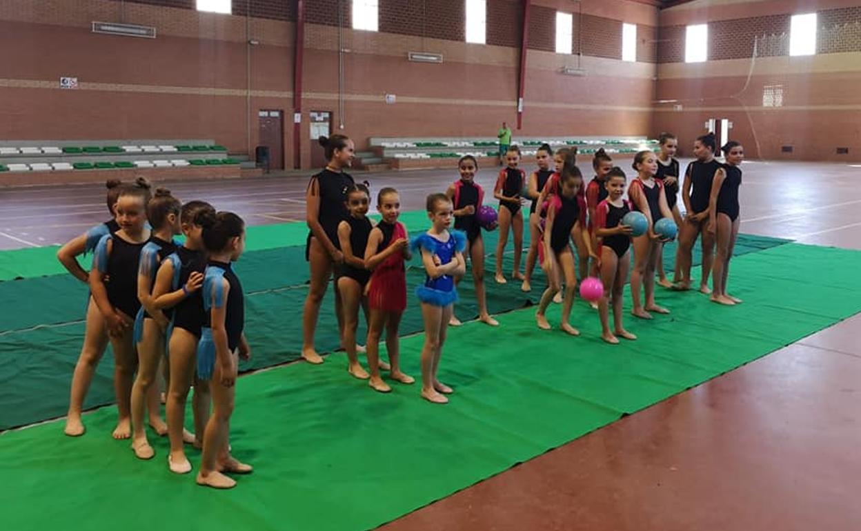 Alumnas protagonistas de la clausura del curso de Gimnasia Rítmica