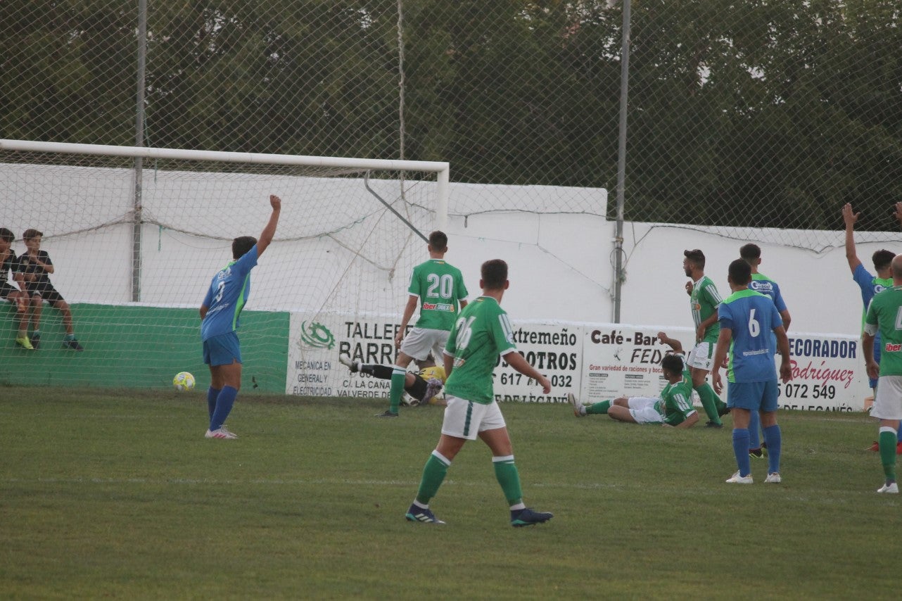 Imágenes del XLVII Trofeo de Piedra Aguda disputado entre el Racing Valverdeño y el Aceuchal, en el Municipal de San Roque y que acabó con victoria local por 4-2 (14-08-2019)