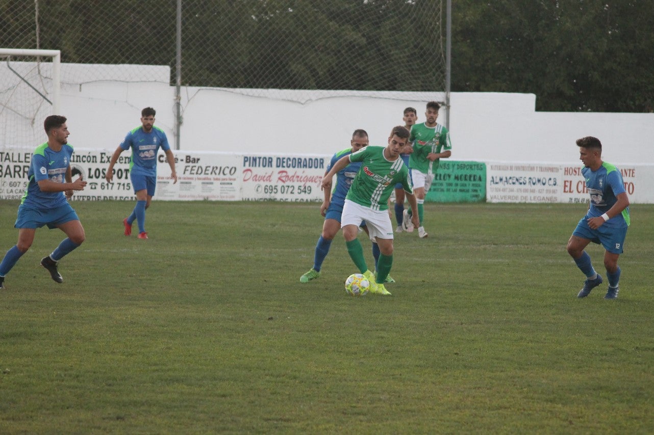 Imágenes del XLVII Trofeo de Piedra Aguda disputado entre el Racing Valverdeño y el Aceuchal, en el Municipal de San Roque y que acabó con victoria local por 4-2 (14-08-2019)