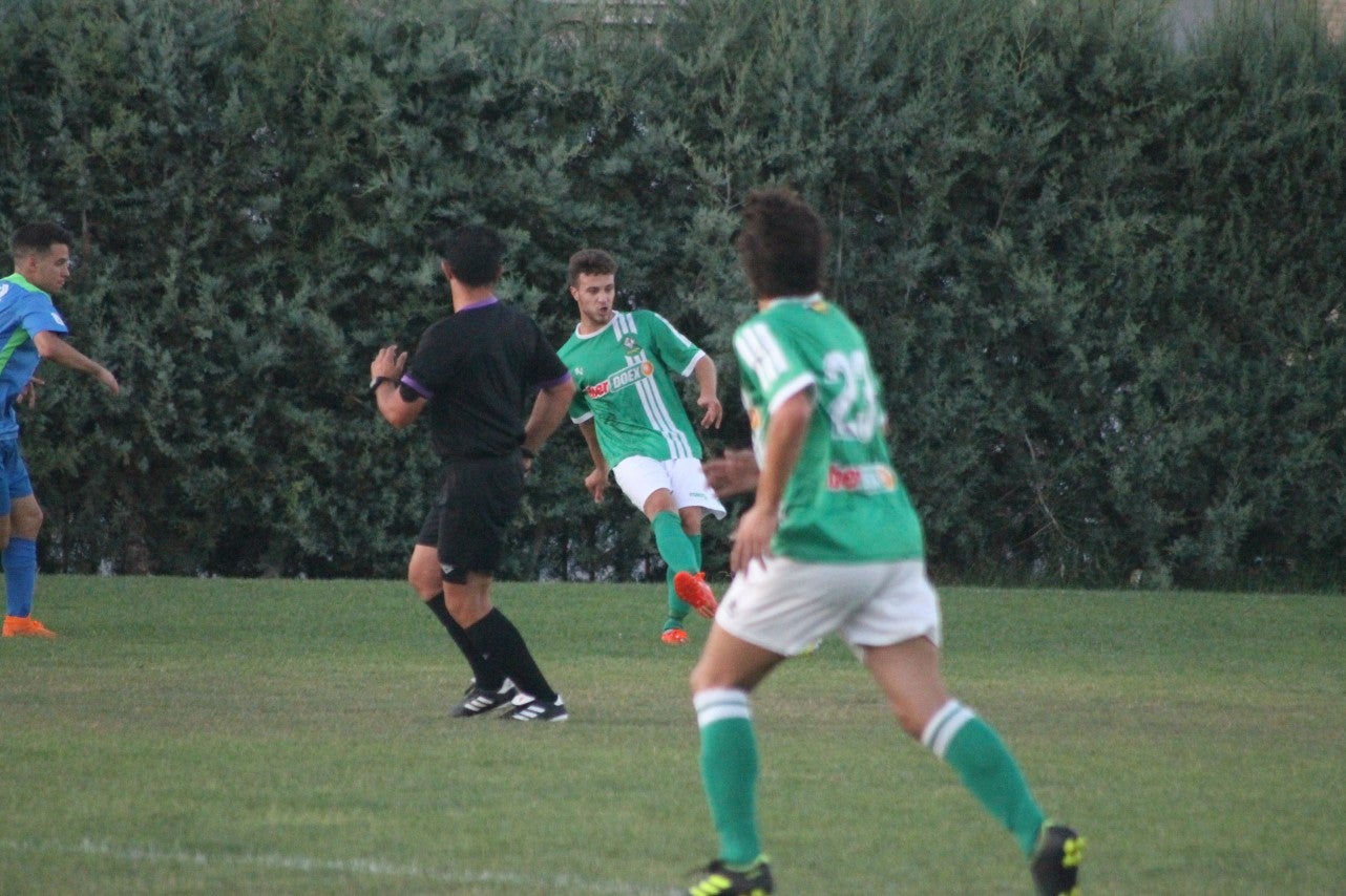 Imágenes del XLVII Trofeo de Piedra Aguda disputado entre el Racing Valverdeño y el Aceuchal, en el Municipal de San Roque y que acabó con victoria local por 4-2 (14-08-2019)