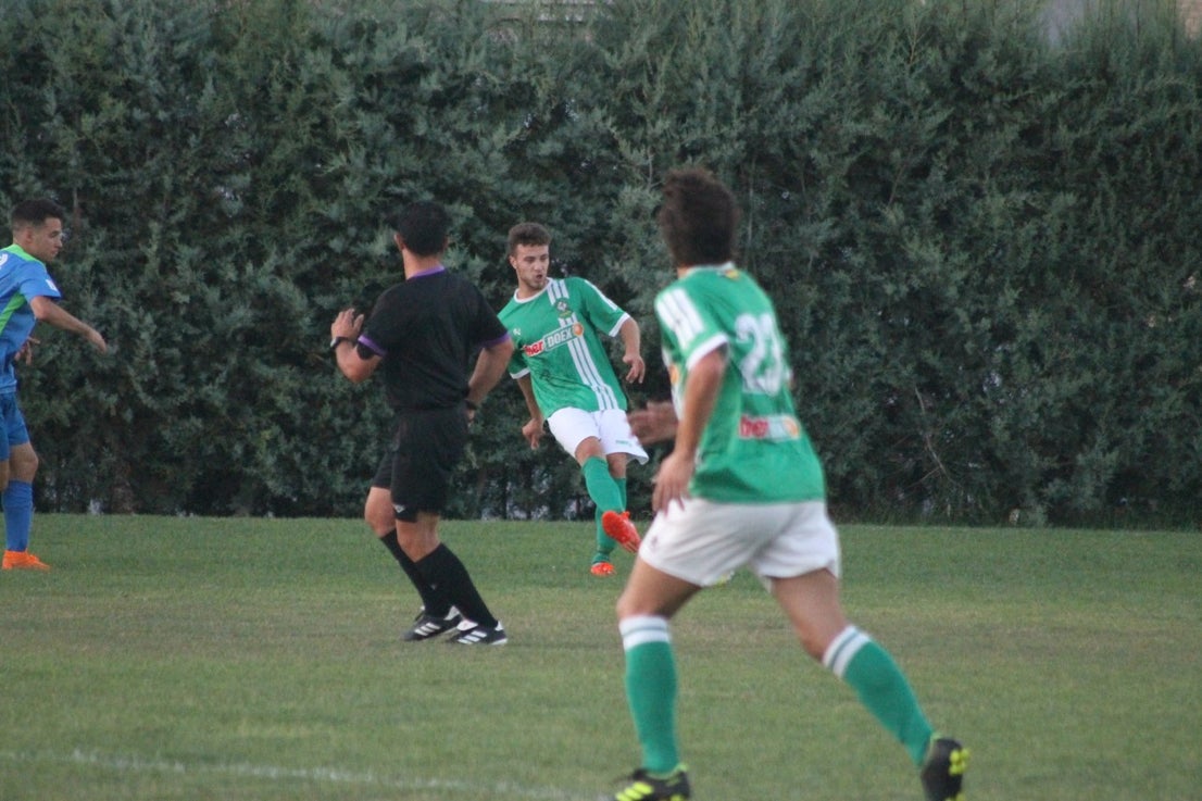 Imágenes del XLVII Trofeo de Piedra Aguda disputado entre el Racing Valverdeño y el Aceuchal, en el Municipal de San Roque y que acabó con victoria local por 4-2 (14-08-2019)