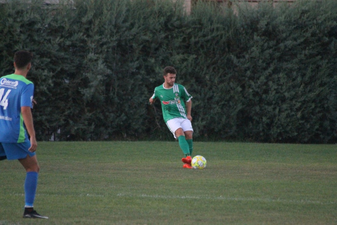Imágenes del XLVII Trofeo de Piedra Aguda disputado entre el Racing Valverdeño y el Aceuchal, en el Municipal de San Roque y que acabó con victoria local por 4-2 (14-08-2019)