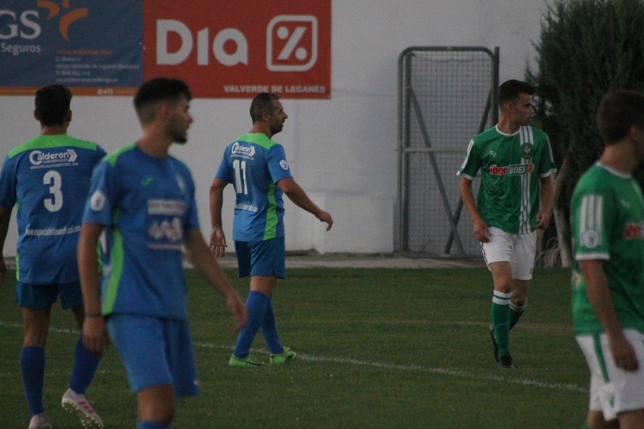 Imágenes del XLVII Trofeo de Piedra Aguda disputado entre el Racing Valverdeño y el Aceuchal, en el Municipal de San Roque y que acabó con victoria local por 4-2 (14-08-2019)