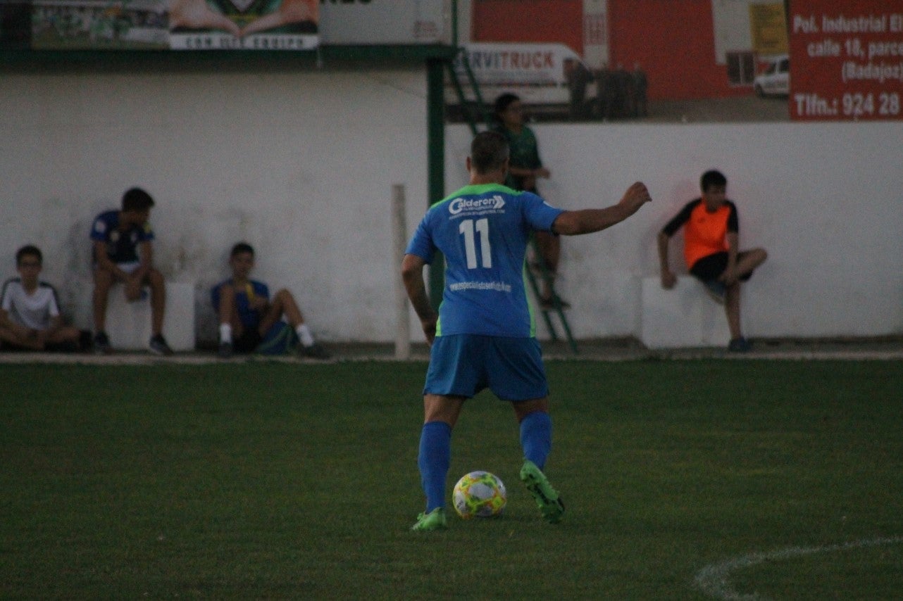 Imágenes del XLVII Trofeo de Piedra Aguda disputado entre el Racing Valverdeño y el Aceuchal, en el Municipal de San Roque y que acabó con victoria local por 4-2 (14-08-2019)