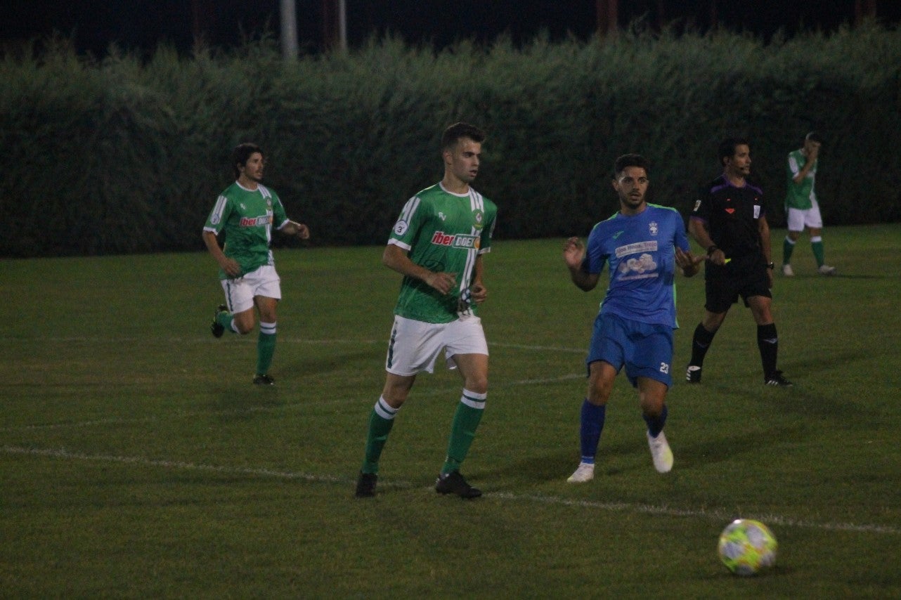 Imágenes del XLVII Trofeo de Piedra Aguda disputado entre el Racing Valverdeño y el Aceuchal, en el Municipal de San Roque y que acabó con victoria local por 4-2 (14-08-2019)