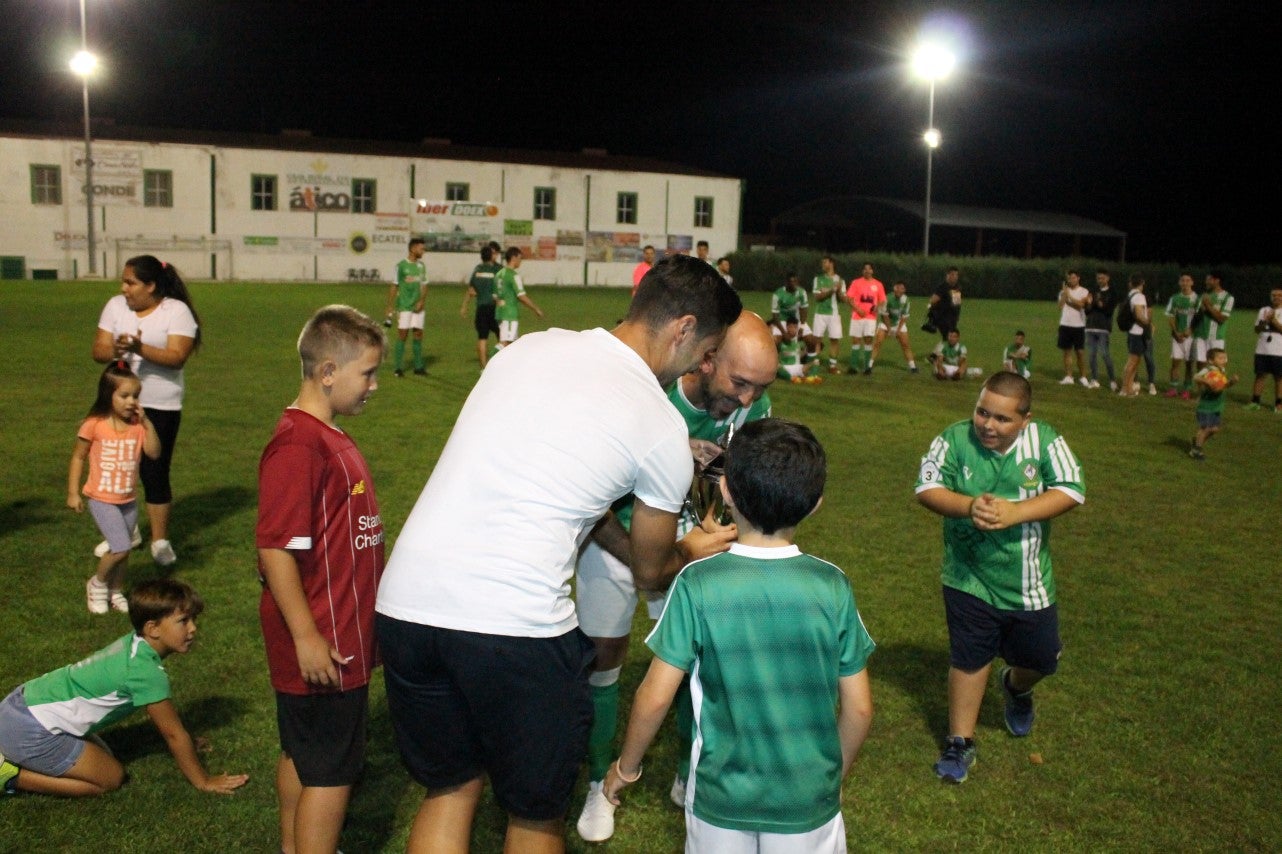 Imágenes del XLVII Trofeo de Piedra Aguda disputado entre el Racing Valverdeño y el Aceuchal, en el Municipal de San Roque y que acabó con victoria local por 4-2 (14-08-2019)