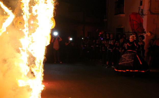 La Diabla quemando todo lo que encuentra a su paso