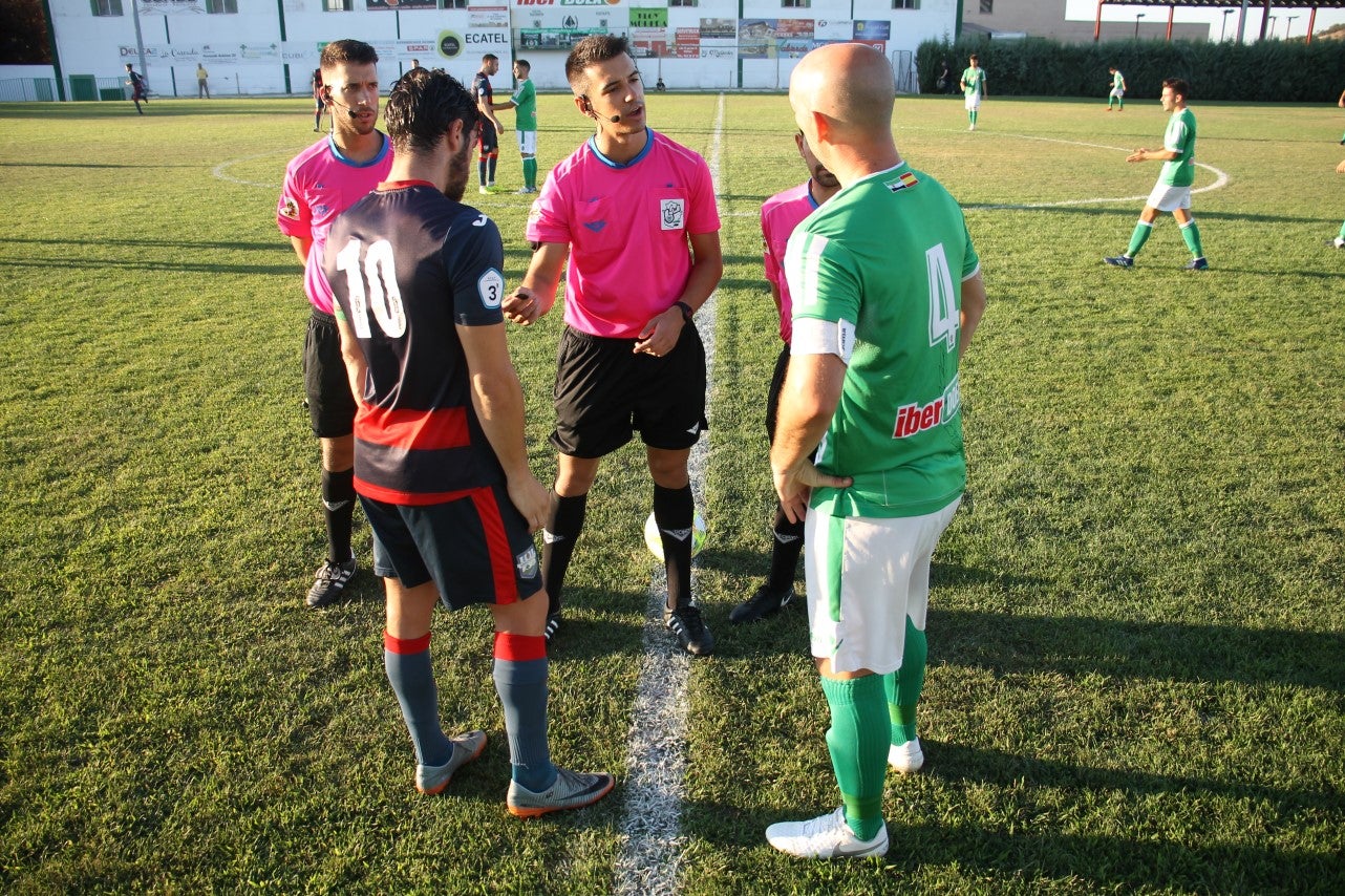 Imágenes de la semifinal de la Copa Federación que han jugado Racing Valverdeño y Arroyo en el Municipal de San Roque y que finalizó con 0-1 (18-08-2019)