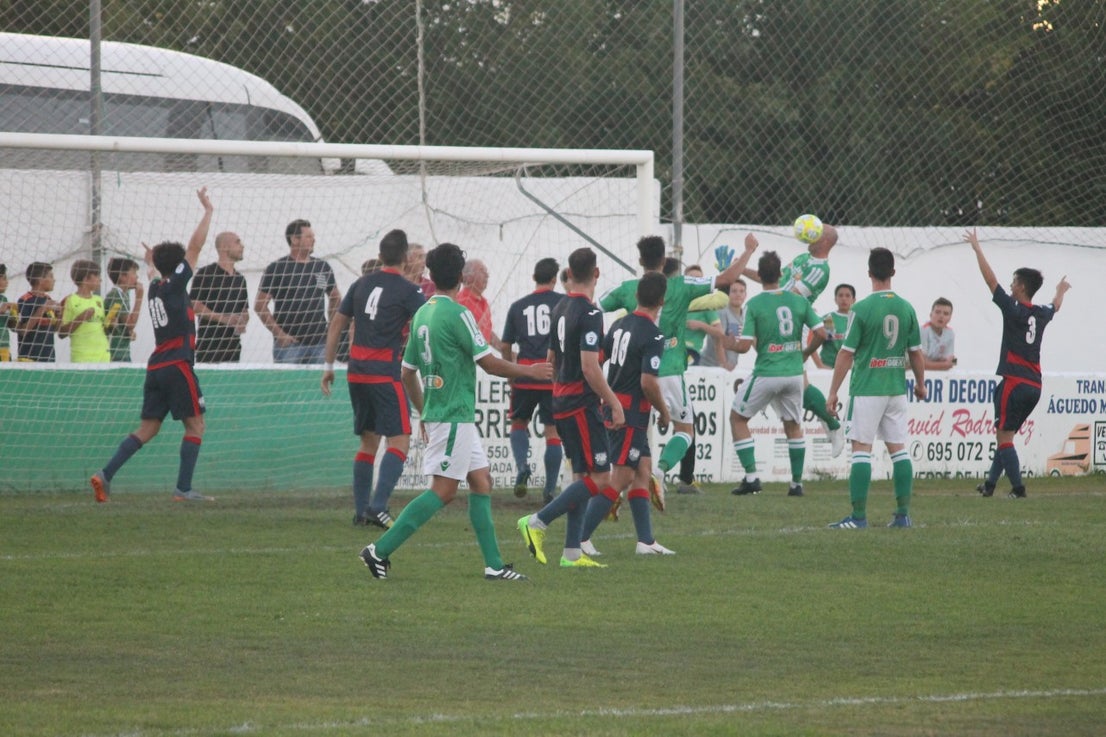 Imágenes de la semifinal de la Copa Federación que han jugado Racing Valverdeño y Arroyo en el Municipal de San Roque y que finalizó con 0-1 (18-08-2019)