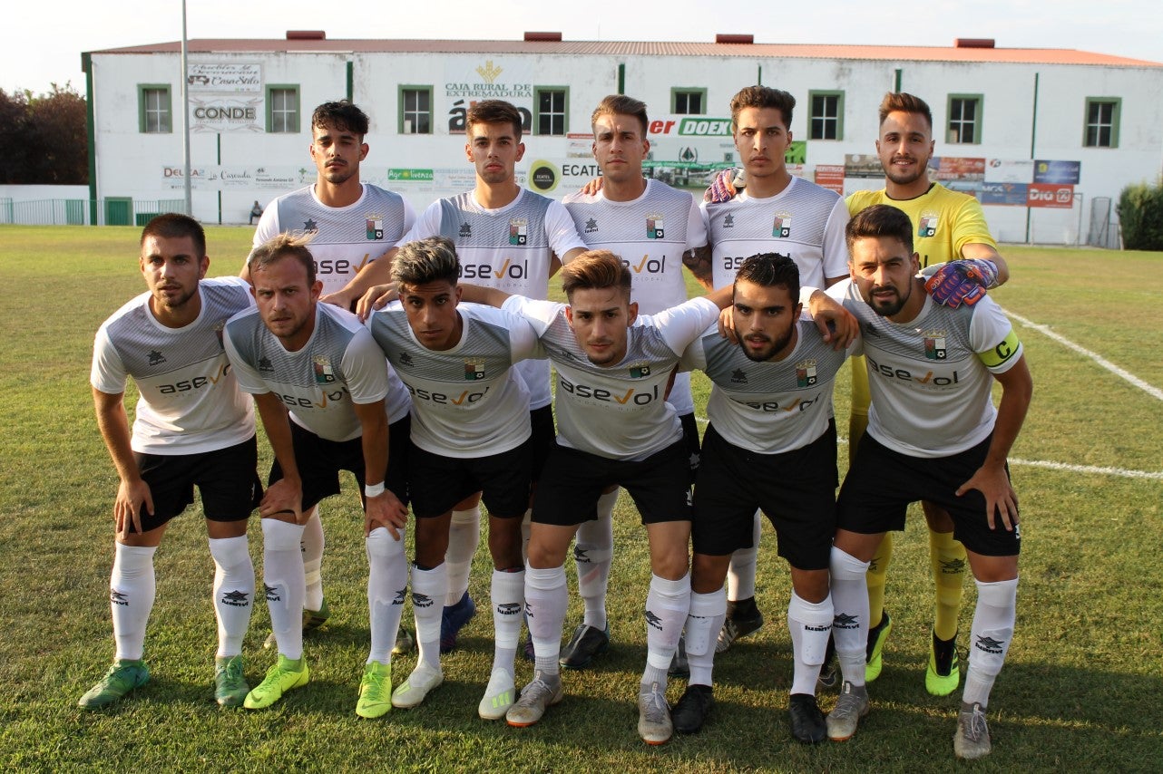 Imágenes del encuentro de la primera jornada de liga de Tercera División disputado en el Municipal de San Roque, y que acabó con 2-1 en el marcador (25-08-2019)